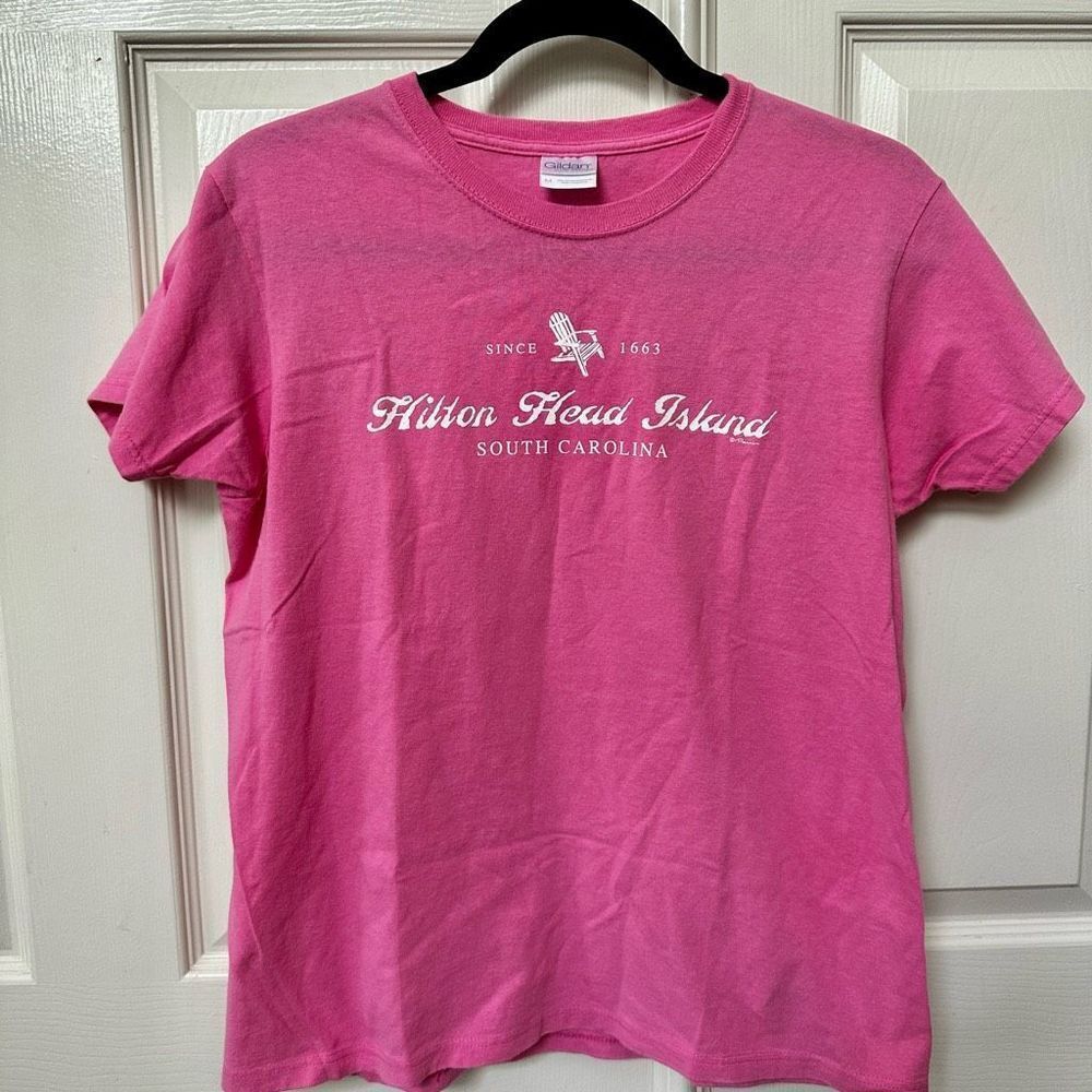 Gildan Hilton Head Island pink short sleeved T shirt